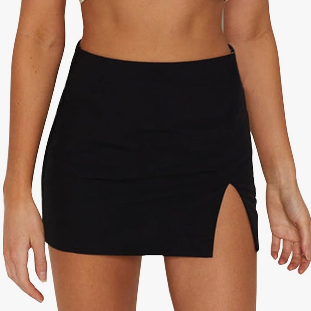 Black Mini Skirt!